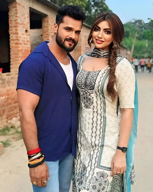 akanksha puri and khesari lal yadav-photo