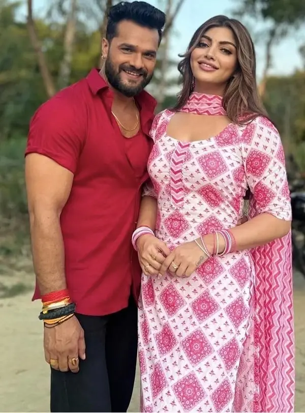 akanksha puri and khesari lal yadav photo