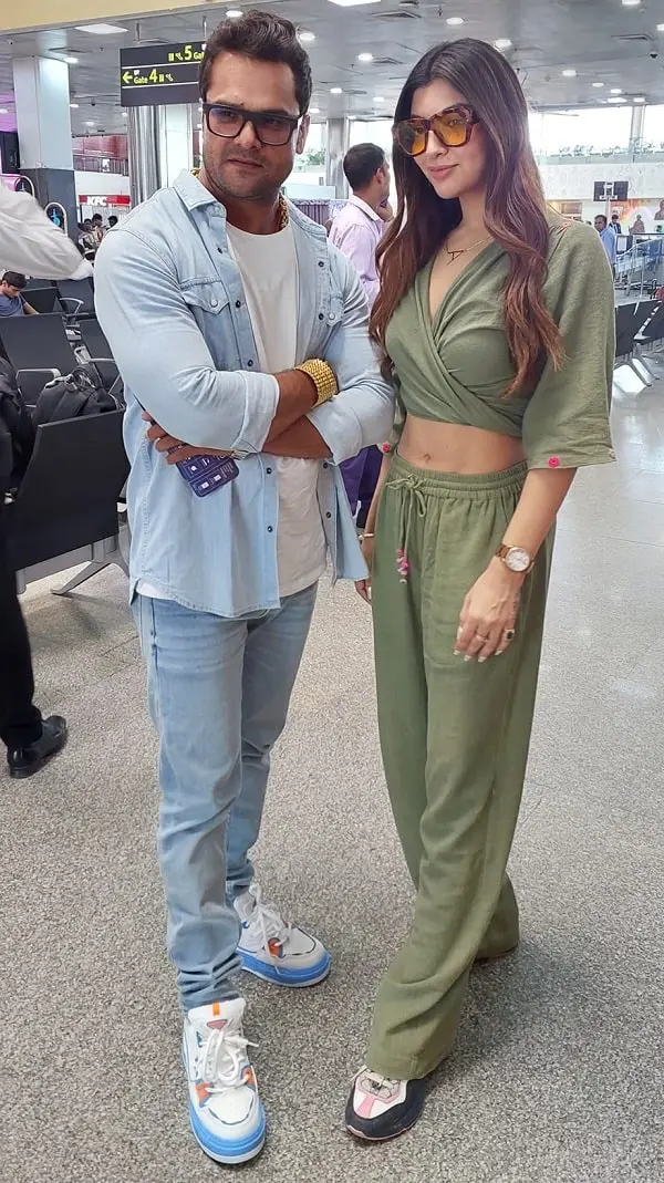 akanksha puri and khesari lal yadav