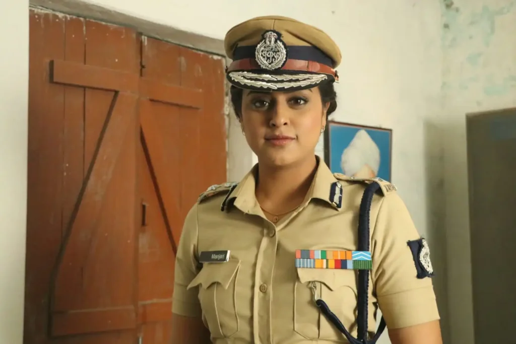 yamini singh in Avaidh IPS Officer